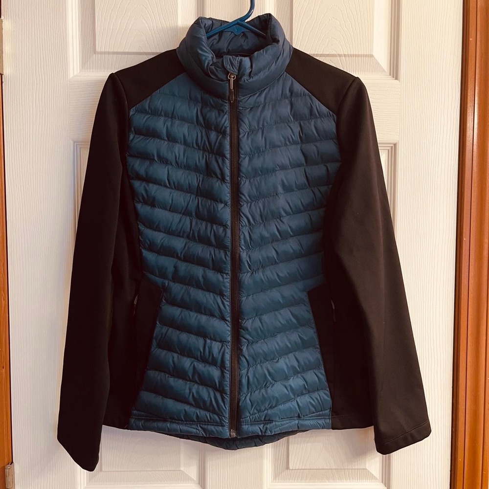 32 Degrees blue puffer jacket with black sleeves and collar. Size S